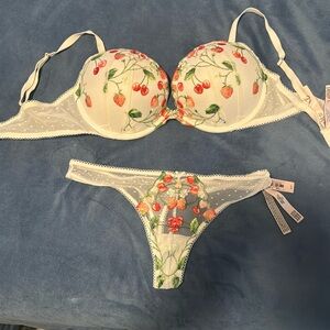 Victoria’s secret bra and underwear set
